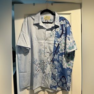 Men’s Royaura Hawaiian short sleeved button-down.